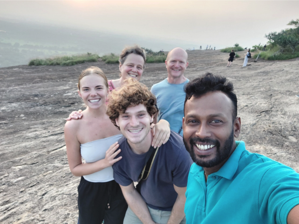 旅游者和司机兼导游